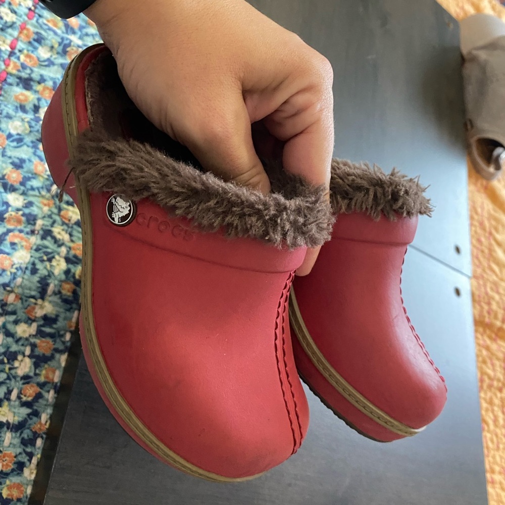Cute toddler CROCS - fur lined - size 11C